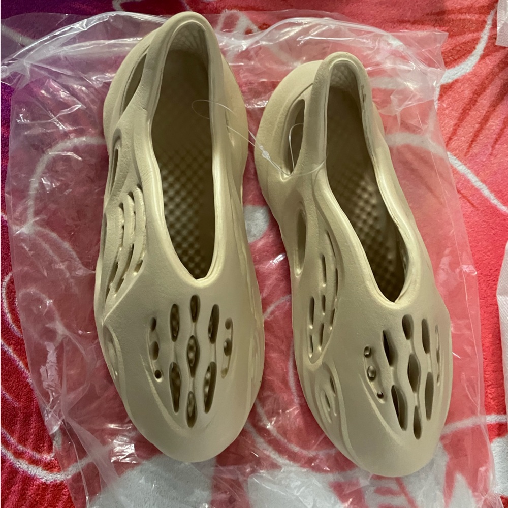 Yeezy Tan foam runners N.O non-Otenticcc